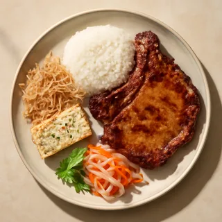 Com Tam Suon Nuong (Broken Rice with Grilled Pork Chop)
