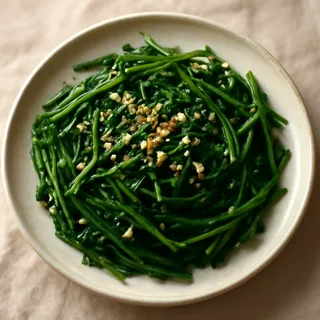 Rau Muong Xao Toi (Garlic Stir-Fried Water Spinach)